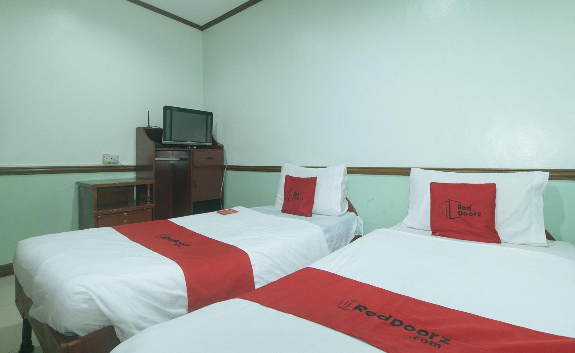OYO 166 Maanyag Pension House Cebu Bagian luar foto