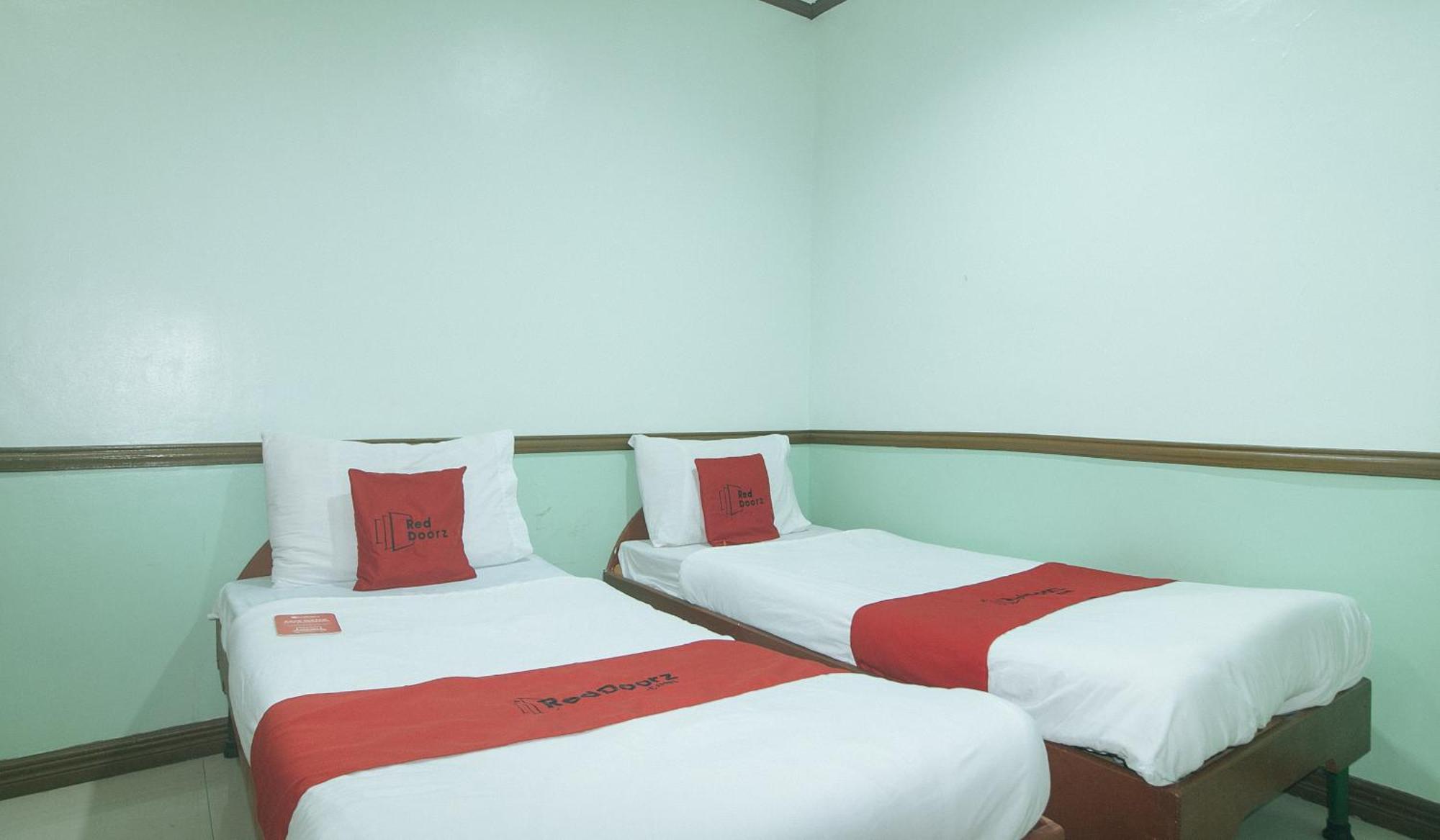 OYO 166 Maanyag Pension House Cebu Bagian luar foto