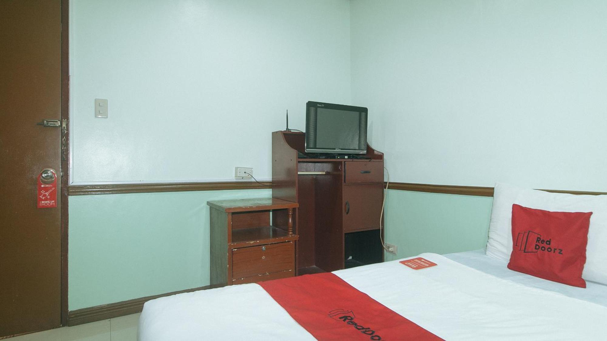 OYO 166 Maanyag Pension House Cebu Bagian luar foto