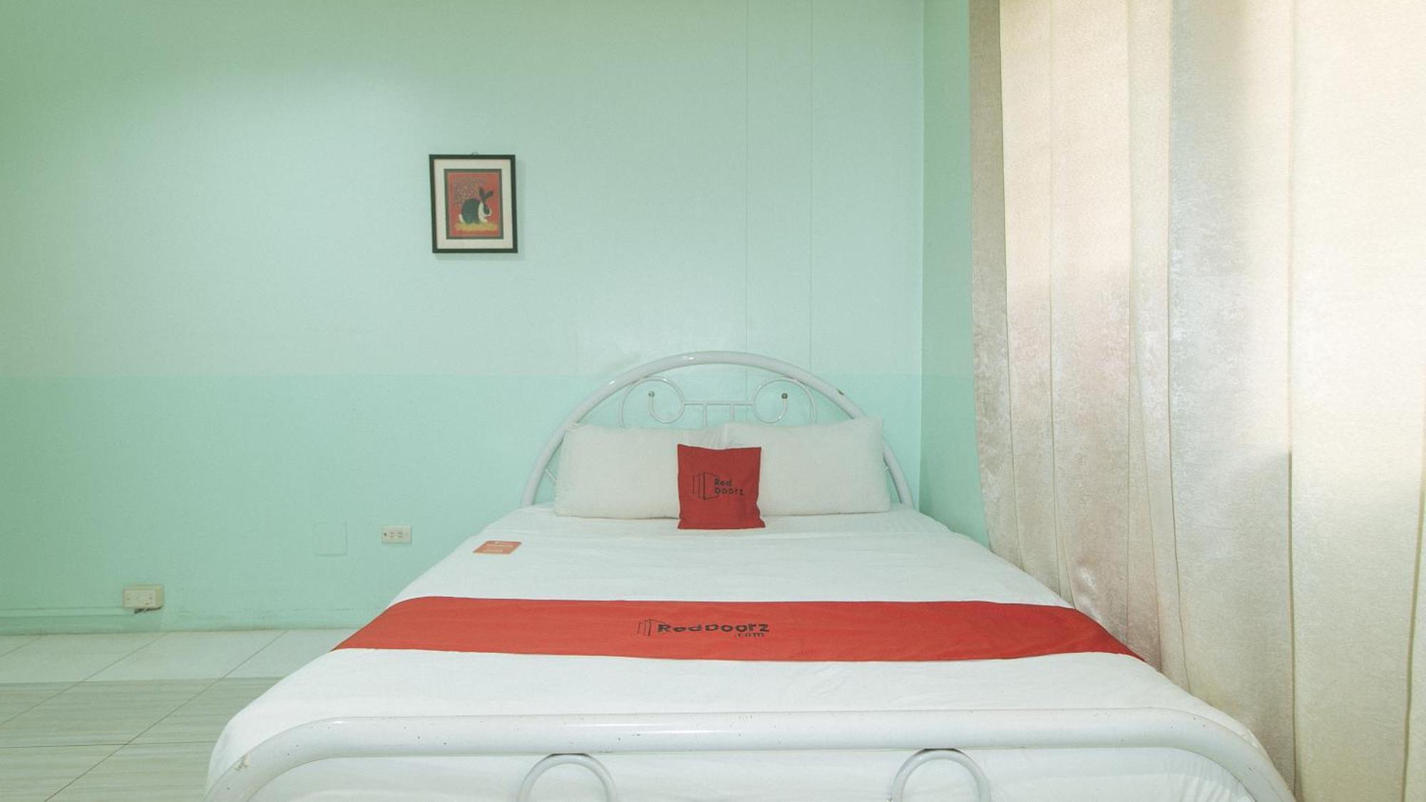 OYO 166 Maanyag Pension House Cebu Bagian luar foto